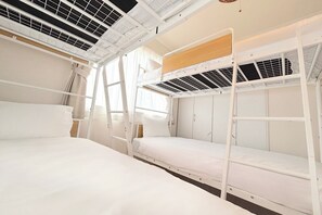 4 Schlafzimmer, Schreibtisch, Bügeleisen/Bügelbrett, kostenloses WLAN
