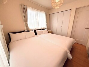 4 habitaciones, escritorio, tabla de planchar con plancha y wifi gratis 