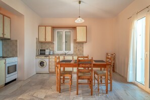 Fridge, microwave, oven, stovetop - PRIVATE VILLAS WITH SHARED POOL#3 (LASSI)
