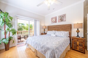 3 habitaciones, escritorio y tabla de planchar con plancha 