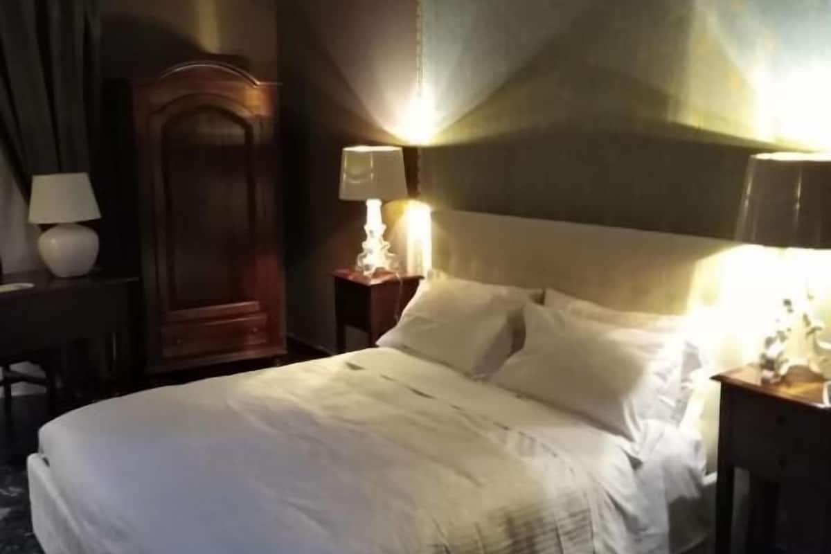 Tripla Standard | 1 camera, una scrivania, Wi-Fi gratuito, lenzuola