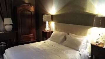 Standard-Dreibettzimmer | 1 Schlafzimmer, Schreibtisch, kostenloses WLAN, Bettwäsche