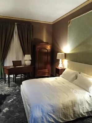 Standard Triple Room | Desk, free WiFi, bed sheets - Neathon Rooms (Noto)