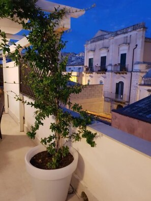 Exterior - Neathon Rooms (Noto)