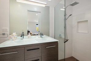 Bathtub, hair dryer