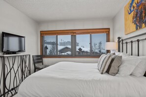 2 makuuhuonetta, silitysrauta/-lauta, ilmainen Wi-Fi, vuodevaatteet