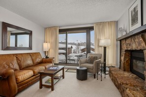 TV, fireplace, stereo