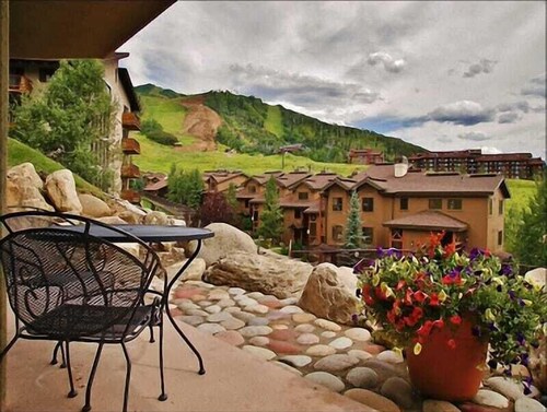 Amazing Mountain Views, Pool/Hot Tub/Sauna, Partially Covered Patio