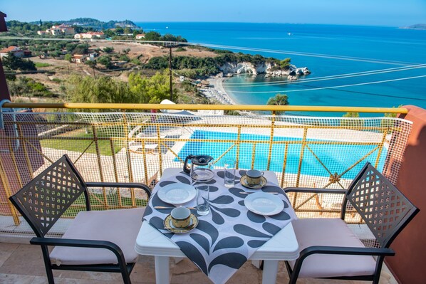 Outdoor dining - PRIVATE VILLAS WITH SHARED POOL#4 (LASSI)