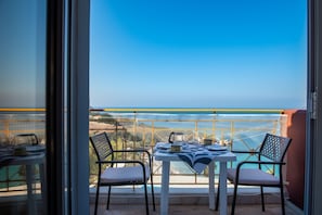 Outdoor dining - PRIVATE VILLAS WITH SHARED POOL#4 (LASSI)