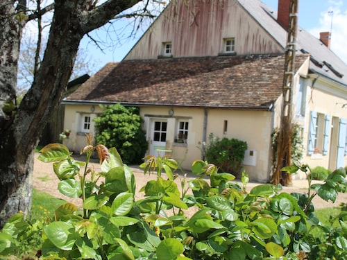 Peaceful Gîte for 6 near La Flèche Zoo with Garden, BBQ, and WiFi