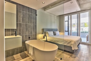 In-room safe, iron/ironing board, bed sheets - The Quarter Apartments (Cape Town)