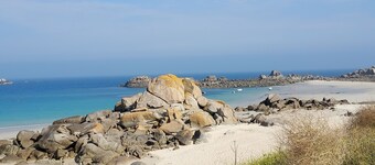 Just a stone's throw from the beach. House completely renovated in 2020, sleeps 6-8. 