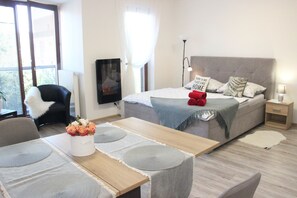 City Apartment, 1 King Bed | 1 bedroom, minibar, desk, laptop workspace - Apartman Sky City (Beroun)