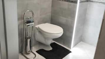 City Apartment, 1 King Bed | Bathroom