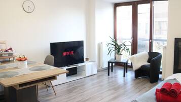 City Apartment, 1 King Bed