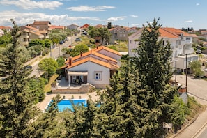 A residential area with houses, a swimming pool, and a street. - Villa Meštrovic (Zadar)