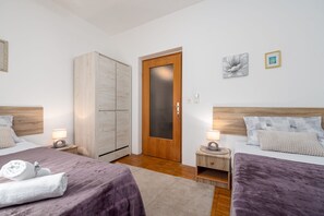 4 bedrooms, iron/ironing board, free WiFi, bed sheets