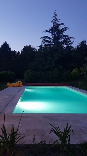 Outdoor pool - Gite 3 ,ch, piscine, 7 pers, Haut de gamme, 4 épis, 4 étoiles (Civrac-de-Blaye)