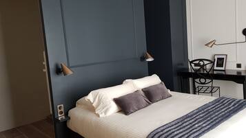 3 soverom, safe på rommet, strykejern/-brett og reiseseng for barn