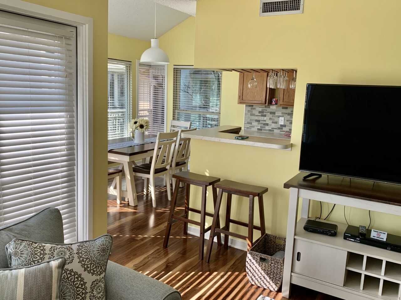 Oceanfront Fripp Villa  Walk To Beach, Pools, Dining  Amenity Cards - Fripp Island, SC