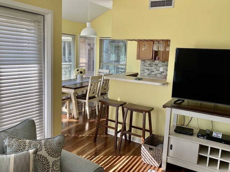 Oceanfront Fripp Villa Walk To Beach, Pools, Dining Amenity Cards - Fripp Island, SC