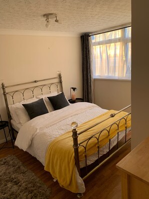 3 soverom, strykejern/-brett, wi-fi og sengetøy