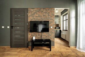 Studio | Desk, laptop workspace, iron/ironing board, free WiFi - RentPlanet - Apartamenty Jagiełły (Wroclaw)