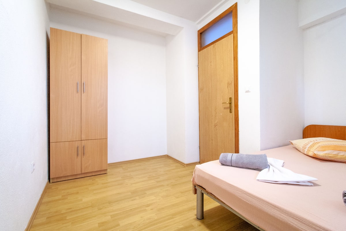Appartamento Comfort, vista mare | 1 camera, una scrivania, Wi-Fi gratuito