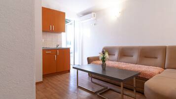 Căn hộ phong cách cổ điển | Phòng khách