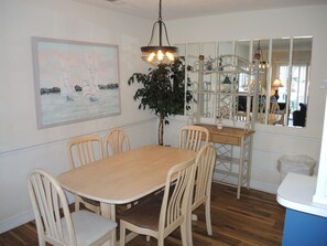 Villa, 2 Bedrooms | Dining