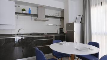 Coffee/tea maker, fridge, microwave, electric kettle