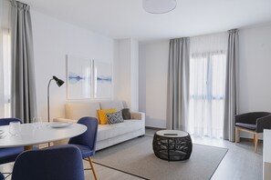 TV - Ancha del Carmen II Boutique Apartment (Málaga)