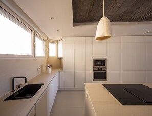 Kühlschrank, Mikrowelle, Ofen, Geschirrspüler