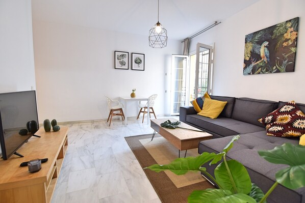 TV - Victoria Suite Apartment (Málaga)