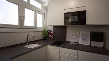 Kühlschrank, Mikrowelle, Ofen, Geschirrspüler