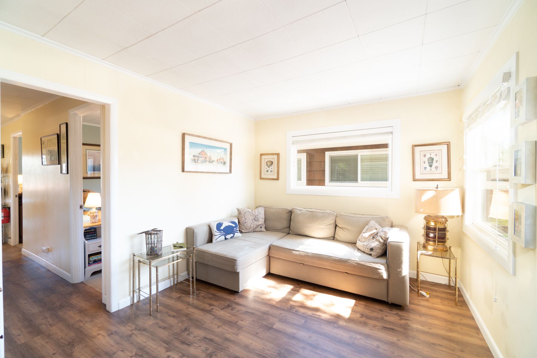 Cozy Romantic Pet Friendly Beach Cottage, Easy Access to Beach and the Promenade