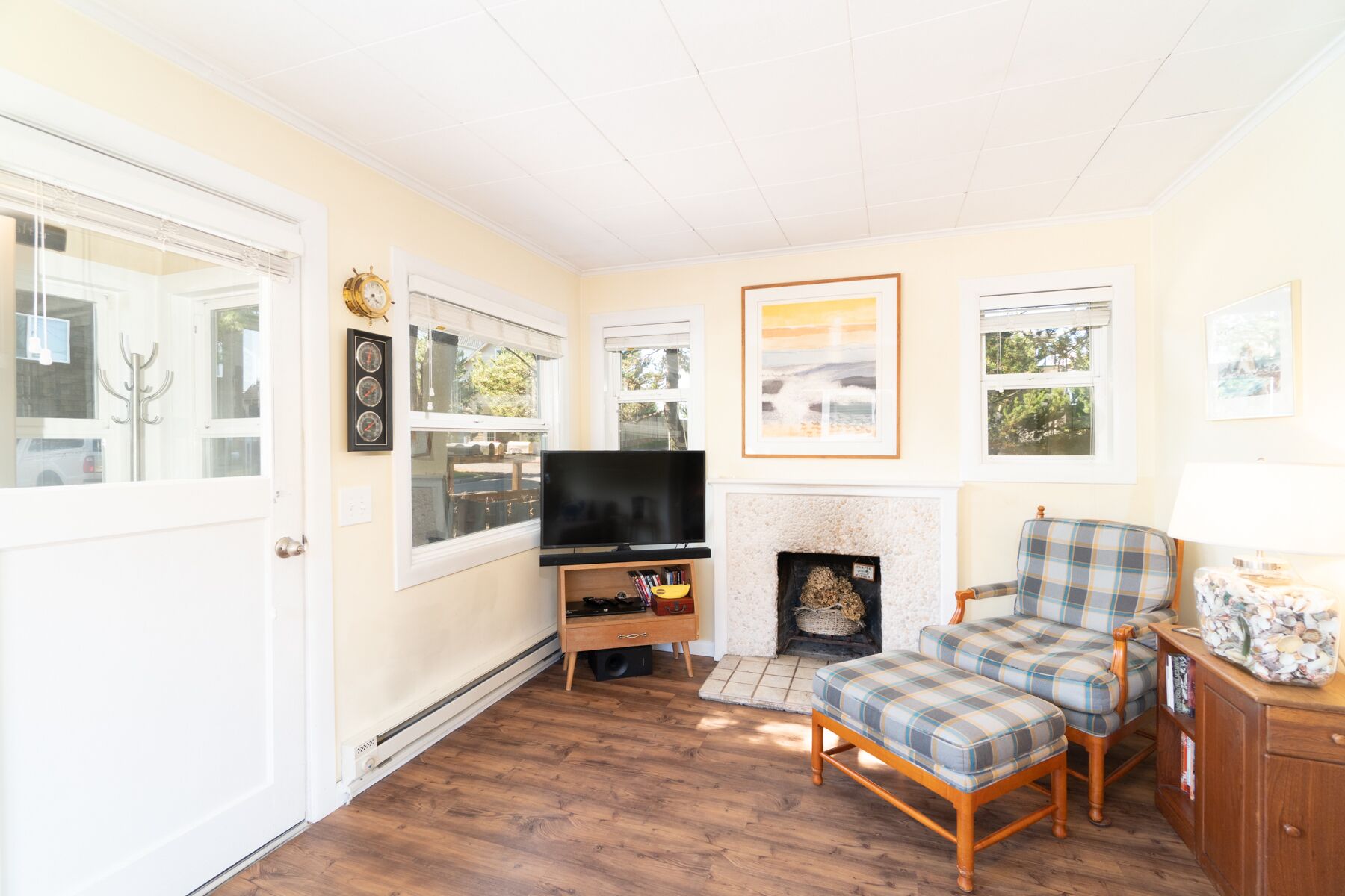 Cozy Romantic Pet Friendly Beach Cottage, Easy Access to Beach and the Promenade
