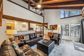 TV, fireplace - Lake Escape LLV#406 Hot Tub, Beach & Ski, Fireplace, Sauna (South Lake Tahoe)