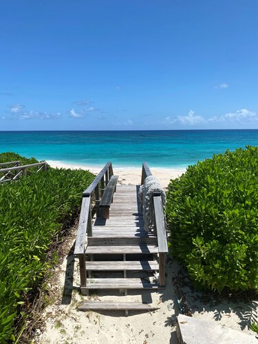 Love the beach? Then Peace of Cake will be your perfect vacation spot!