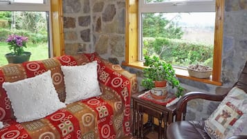 House, 2 Bedrooms, Kitchen, Garden View | Living room