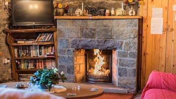 House, 2 Bedrooms, Kitchen, Garden View | Living room