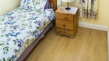 3 bedrooms, bed sheets