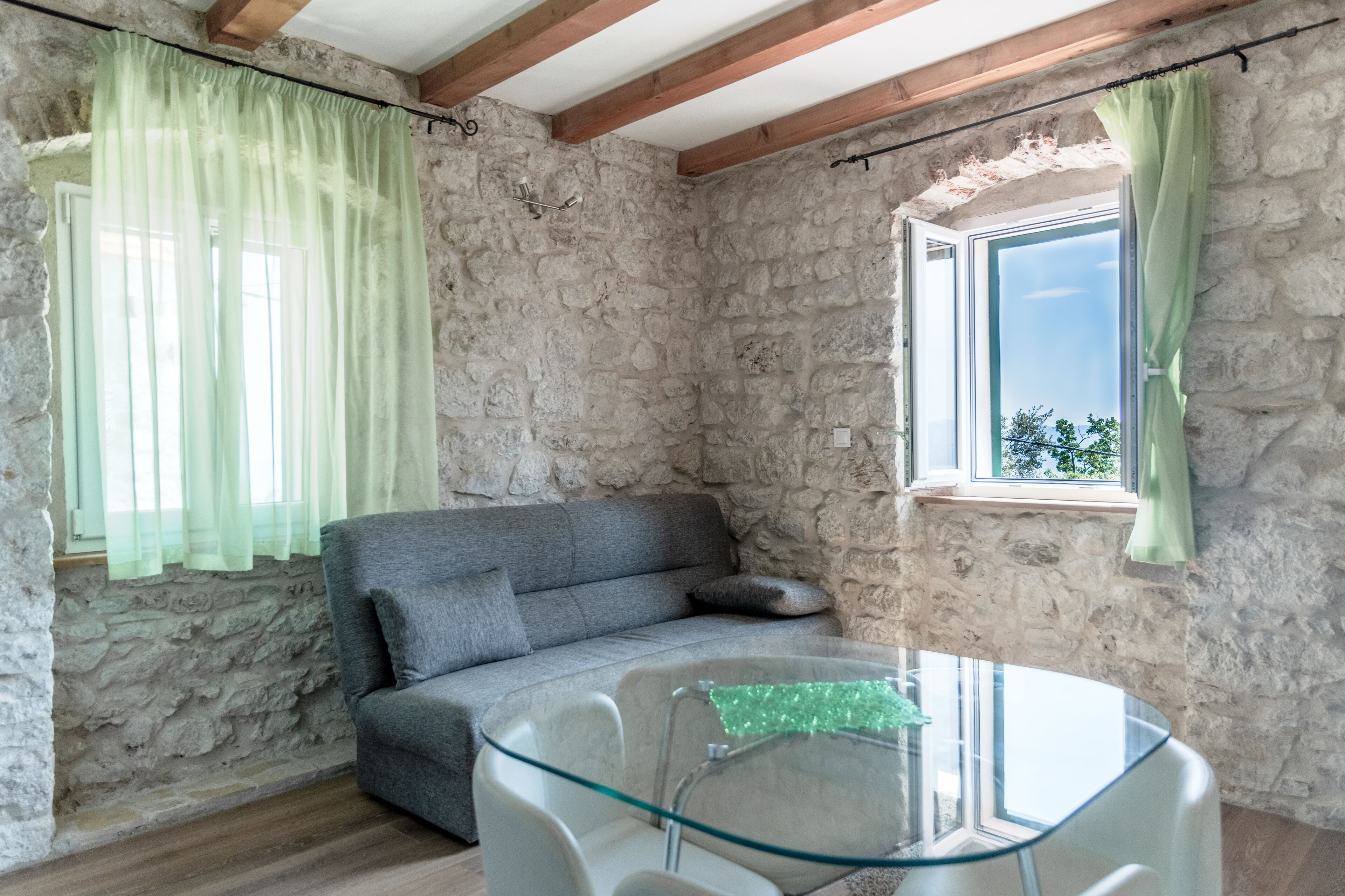 Stone house Dario with Finnish sauna and an outdoor hot tub