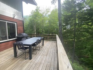 Outdoor dining - New - Closest House to Hermitage Clubhouse - 5 min walk to Hermitage Inn (Wilmington)