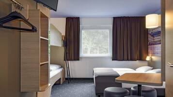 Quadruple Room | Free WiFi, bed sheets