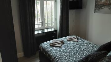 Deluxe Apartment, Shared Bathroom (Apartment 1) | 3 bedrooms