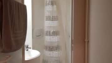 Deluxe Apartment, Shared Bathroom (Apartment 1) | Bathroom