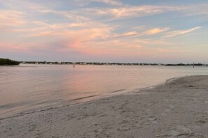 Beach nearby, sun-loungers, beach towels