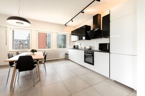 อพาร์ทเมนท์ | ครัวส่วนตัว | ตู้เย็น, ไมโครเวฟ, เตาอบ, เตาประกอบอาหาร